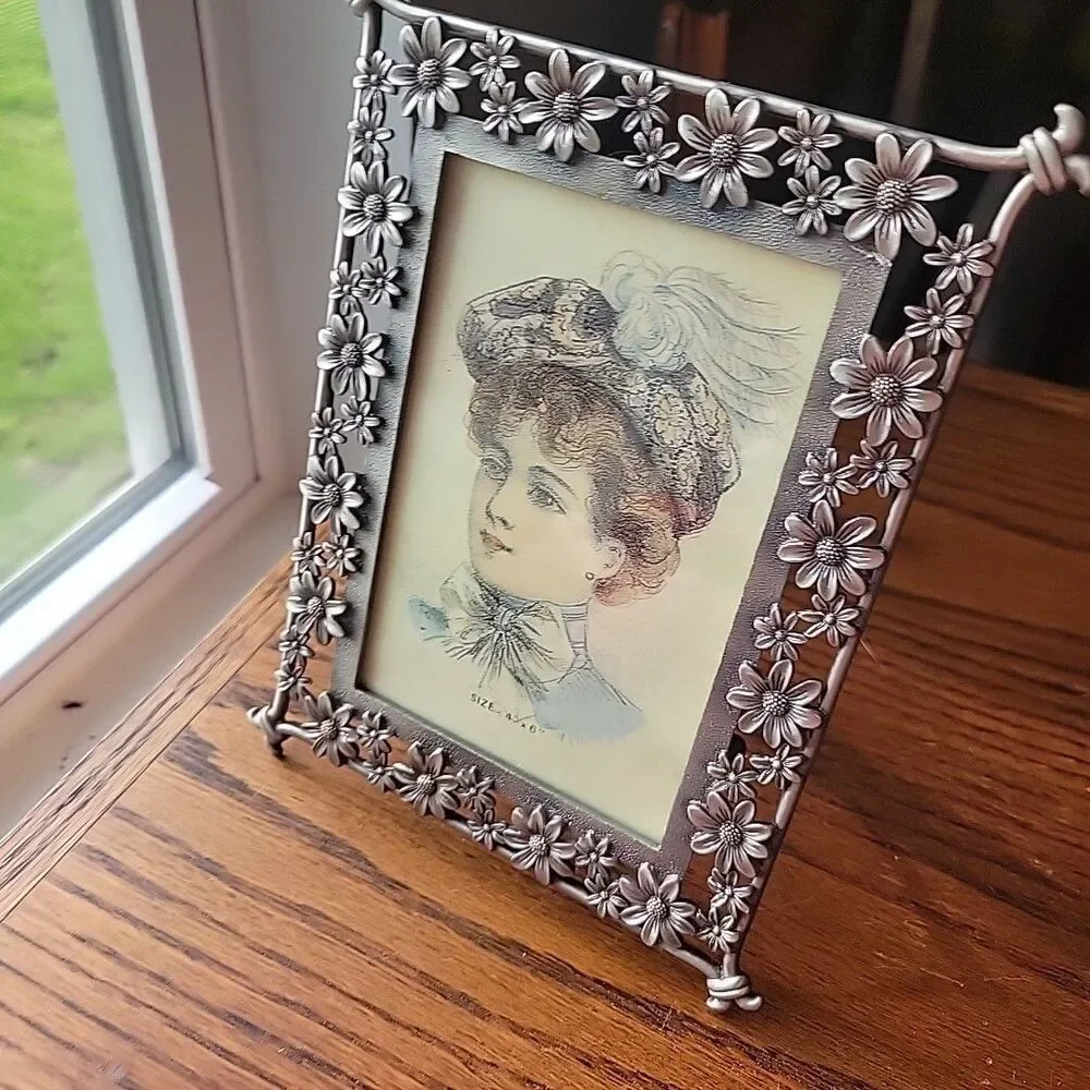 Vtg Beautiful Pewter Silver Tone Farmhouse Daisy's Floral Design 4x6 Photo Frame